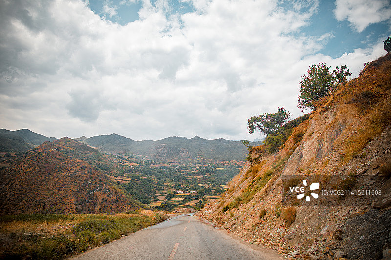 中国四川凉山州山路的风光图片素材
