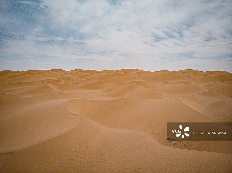 中国新疆巴音郭楞东线沙漠公路图片素材