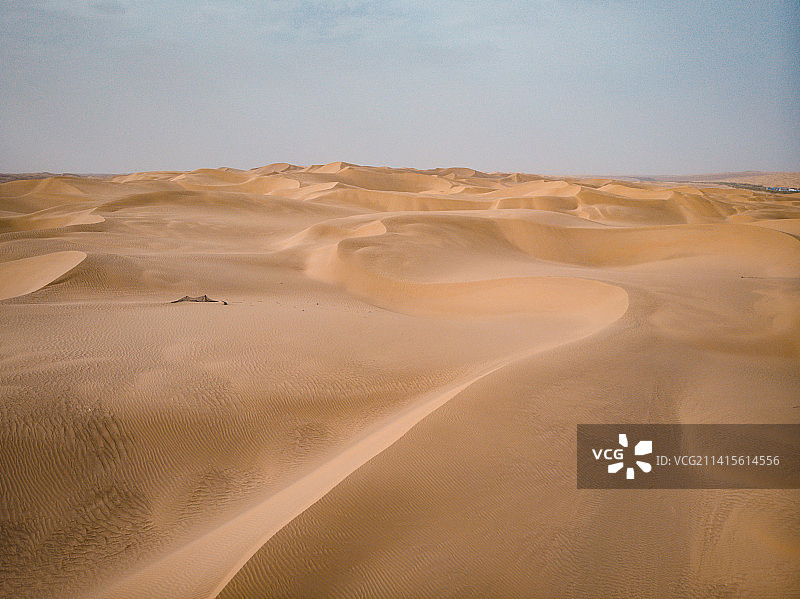 中国新疆巴音郭楞东线沙漠公路图片素材