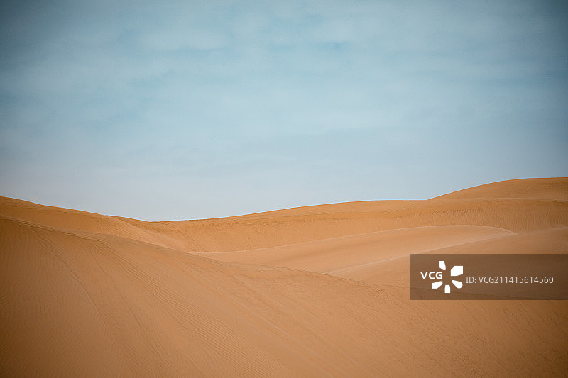 中国新疆巴音郭楞东线沙漠公路图片素材