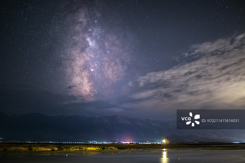 天山银河-新疆哈密巴里坤高家湖图片素材