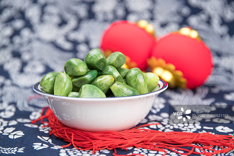 腊八节腌制腊八蒜图片素材