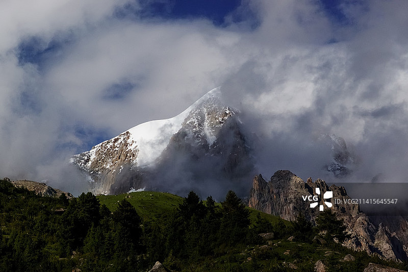 川西秘境甘孜德格野花岭图片素材