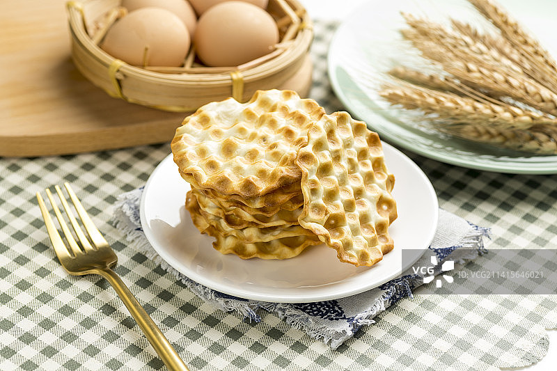 一盘石头饼石子饼酥饼饼干特写图片素材