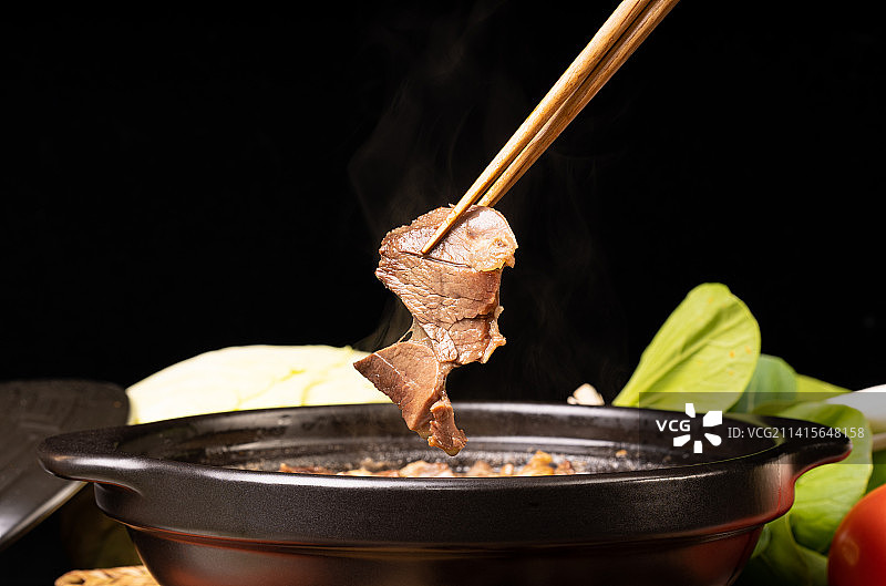黑色背景，羊肉火锅图片素材