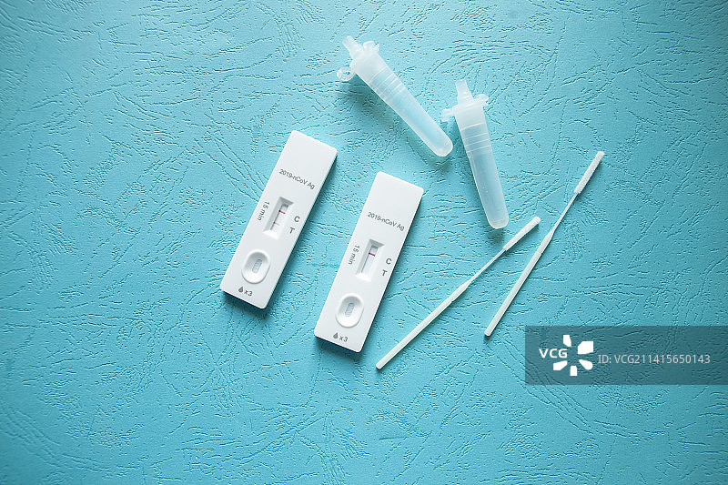 抗原阳性，抗原阴性，抗原，新型冠状病毒抗原检测试剂盒检测卡，胶体金法，阳性，阴性图片素材