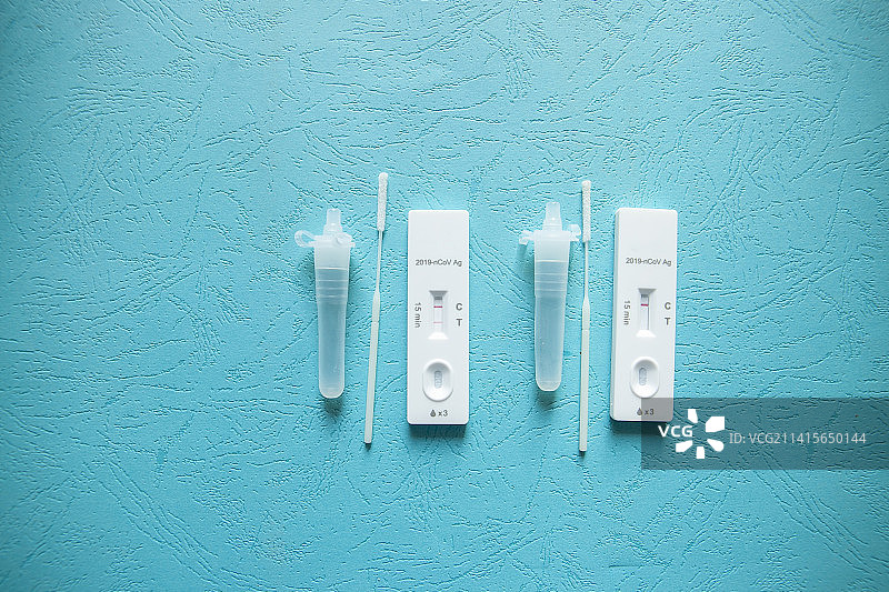 抗原阳性，抗原阴性，抗原，新型冠状病毒抗原检测试剂盒检测卡，胶体金法，阳性，阴性图片素材