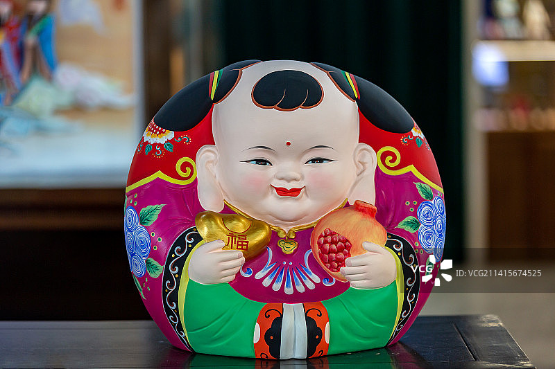 江苏省无锡市惠山古镇手工艺品惠山泥人静物图片素材