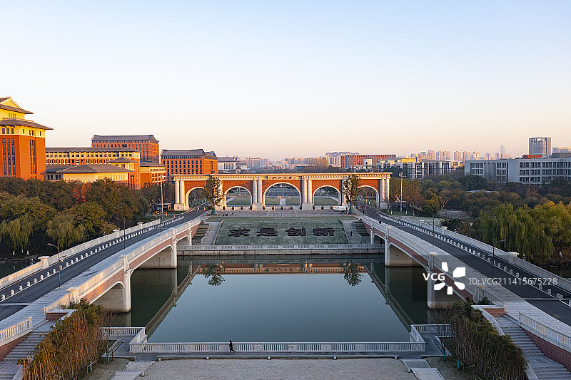 浙江大学紫金港秋色晨曦航拍图片素材