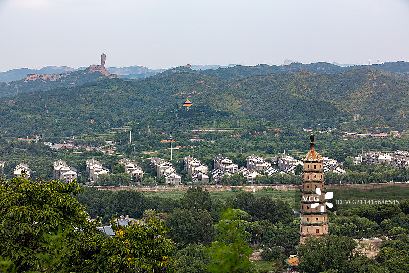 中国河北承德避暑山庄永佑寺舍利塔与棒槌山图片素材