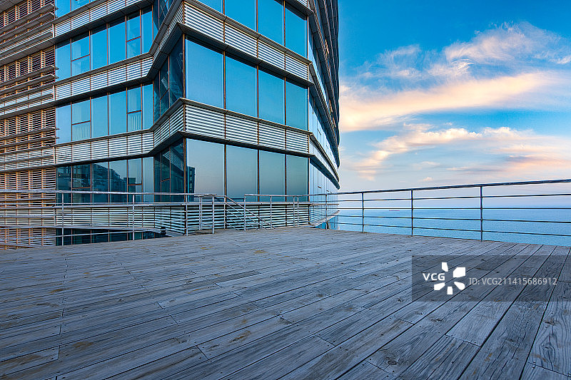 摩天大楼与观海平台图片素材