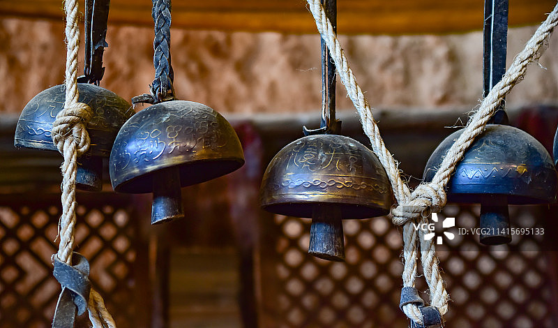 云南茶马古道马帮铜铃图片素材