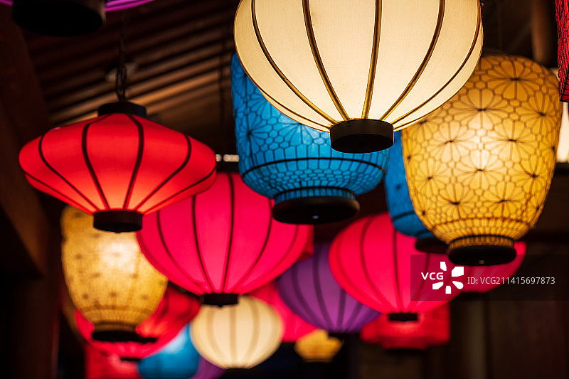 亚洲中国河南省郑州市中国春节、元宵节传统中式灯笼图片素材