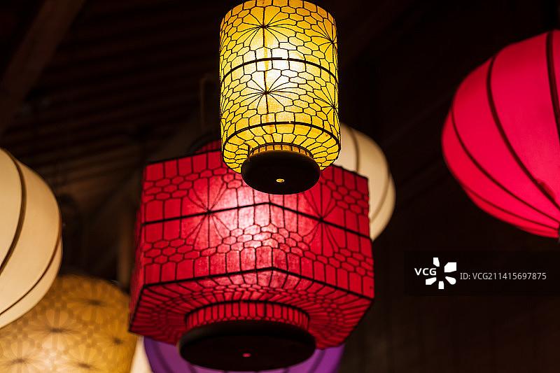 亚洲中国河南省郑州市中国春节、元宵节传统中式灯笼图片素材