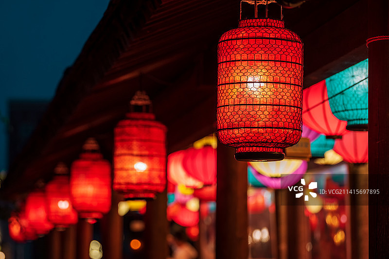 亚洲中国河南省郑州市中国春节、元宵节传统中式灯笼图片素材