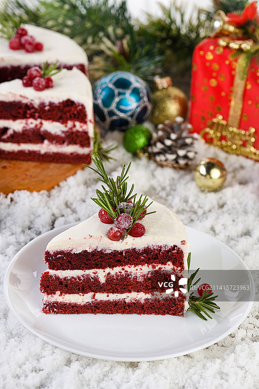 乌克兰桌上盘中蛋糕特写图片素材