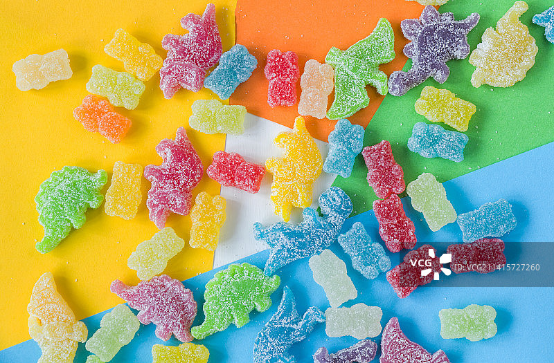 恐龙和小熊彩色软糖背景图片素材