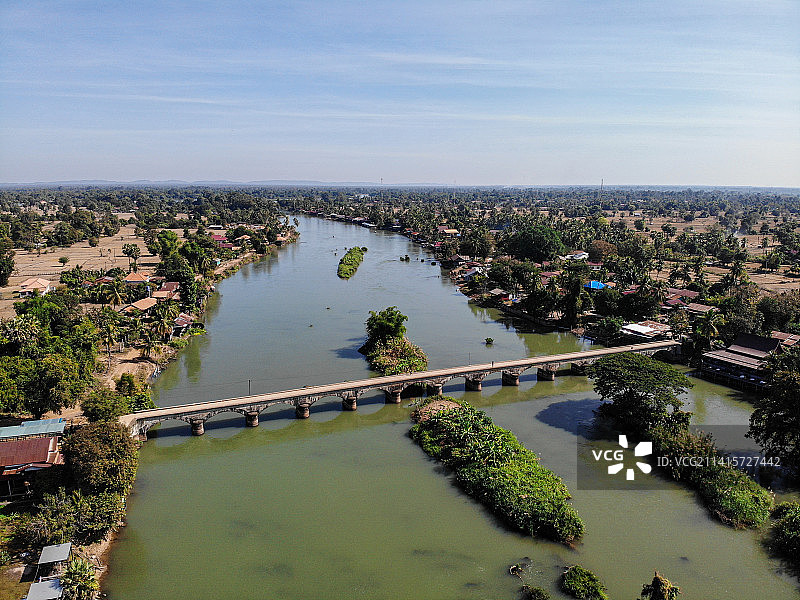 老挝栋孔岛和栋德之间的旧法式桥梁图片素材