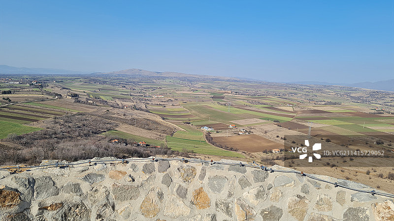 晴朗天空下的风景，库马诺沃，马其顿图片素材