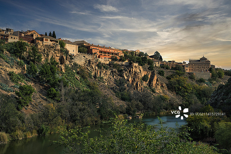 西班牙托莱多城市建筑河景风光图片素材