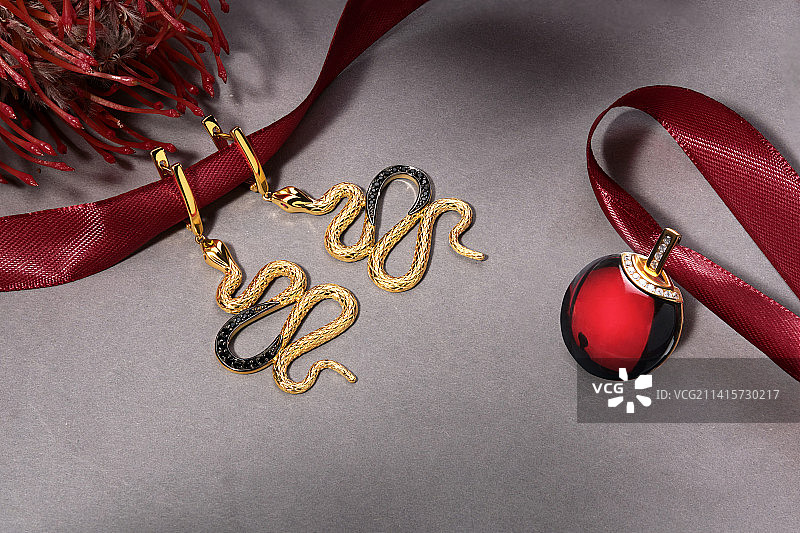 精美宝石首饰套装图片素材