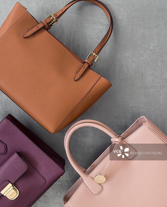 乌兹别克斯坦桌子上的钱包俯视图图片素材