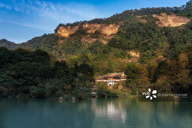 中国四川成都青城山月城湖风光图片素材