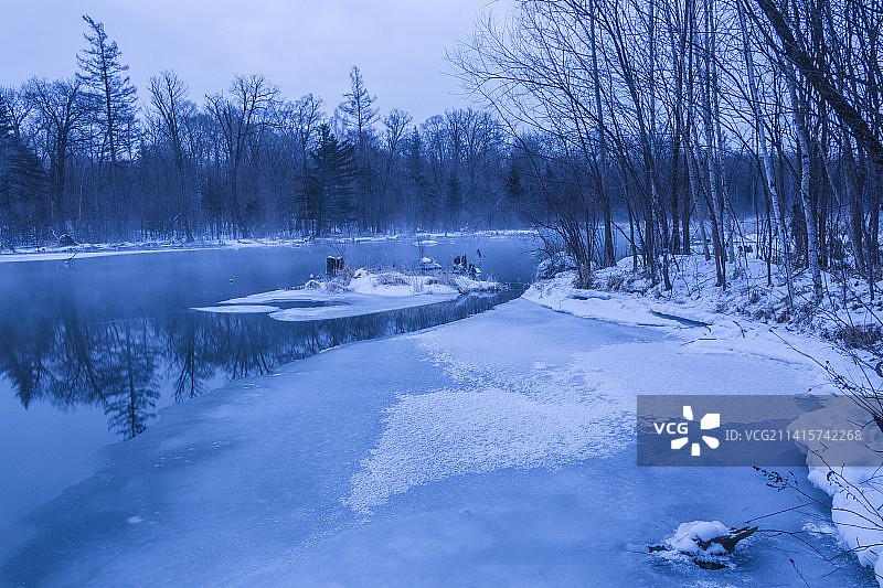 魔界的早晨——吉林  延边州  安图县  二道白河镇图片素材