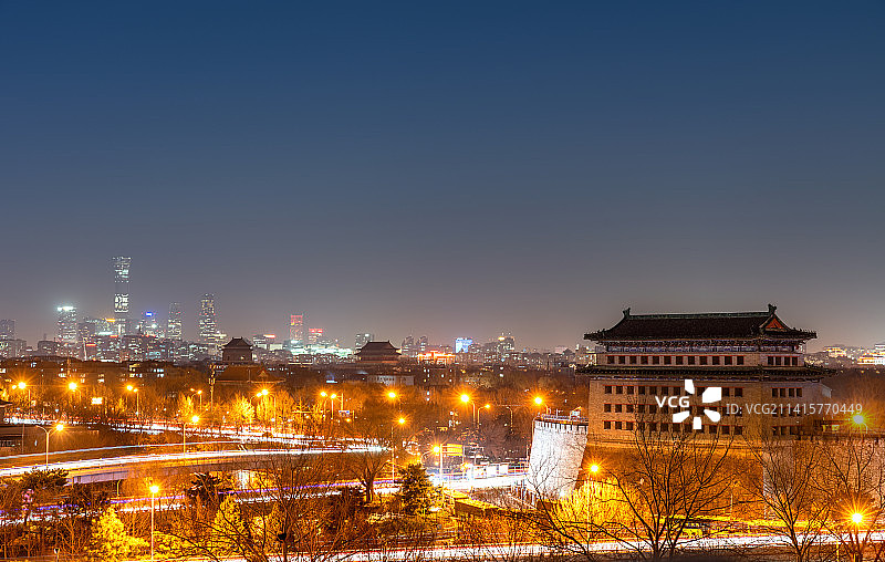 北京德胜门鼓楼国贸同框夜景图片素材
