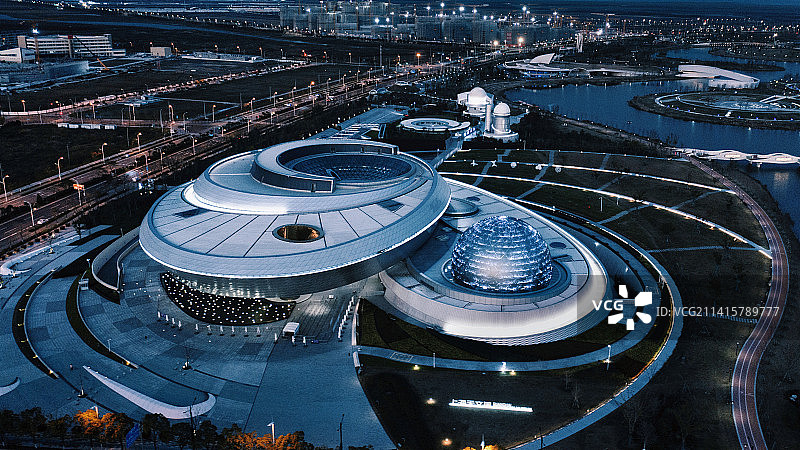 夜幕下的上海天文馆图片素材