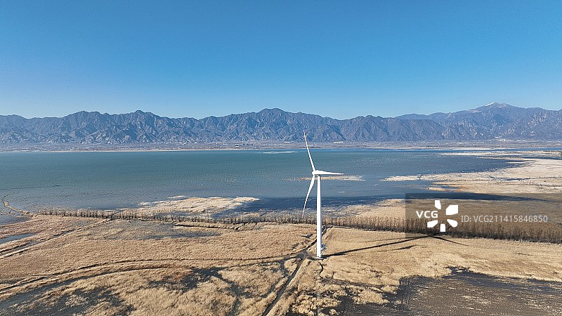 北京延庆区官厅水库风力发电机航拍图片素材