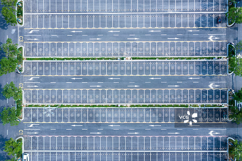 亚洲中国河南省郑州市大型智能无人停车场航拍视角图片素材