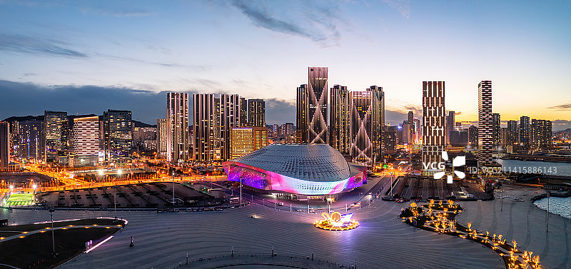 大连国际会议中心夜景图片素材
