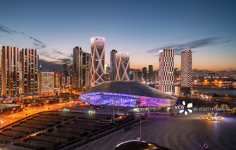 大连国际会议中心夜景图片素材