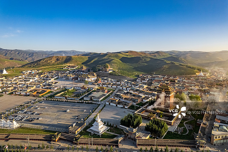 甘肃甘南合作九层佛阁安多合作米拉日巴佛阁图片素材