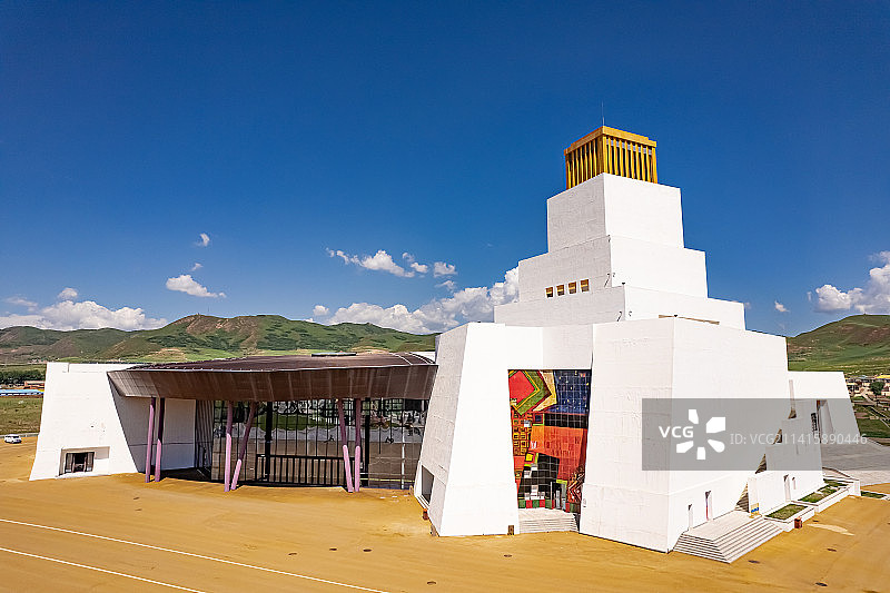 航拍甘肃甘南藏族自治州合作市城市风光图片素材