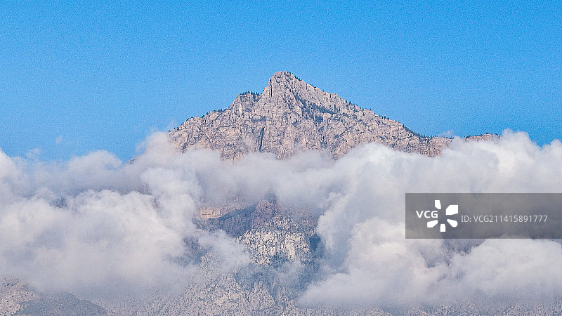 宁夏贺兰山风光蓝天白云秋天风光图片素材