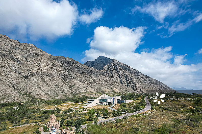 宁夏贺兰山风光蓝天白云秋天风光图片素材