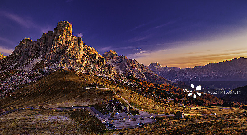 意大利贝卢诺圣卢西亚山口日落山景图片素材