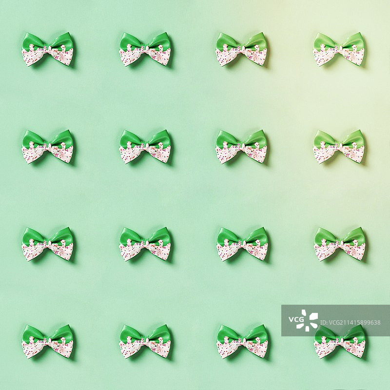 明亮背景上可爱的发夹图案，平铺图片素材