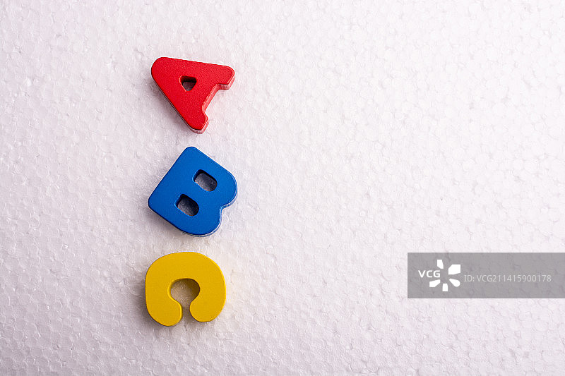 用于学习概念的B和C木制字母，土耳其图片素材