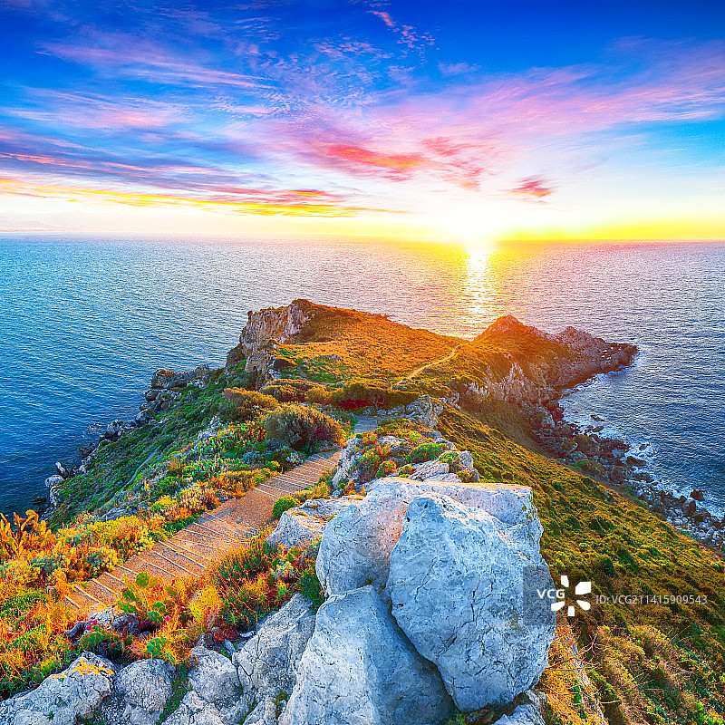 米拉佐海角自然保护区维纳斯池的壮丽春日落日，美国图片素材
