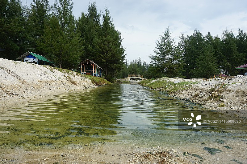 印度尼西亚亚齐的河流和树木景观图片素材