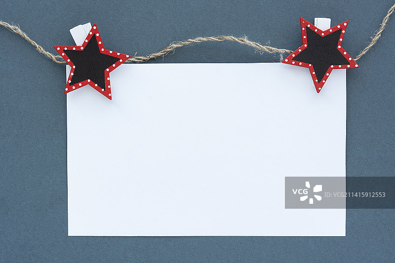 灰色背景上的白色便签纸模型，俄罗斯图片素材