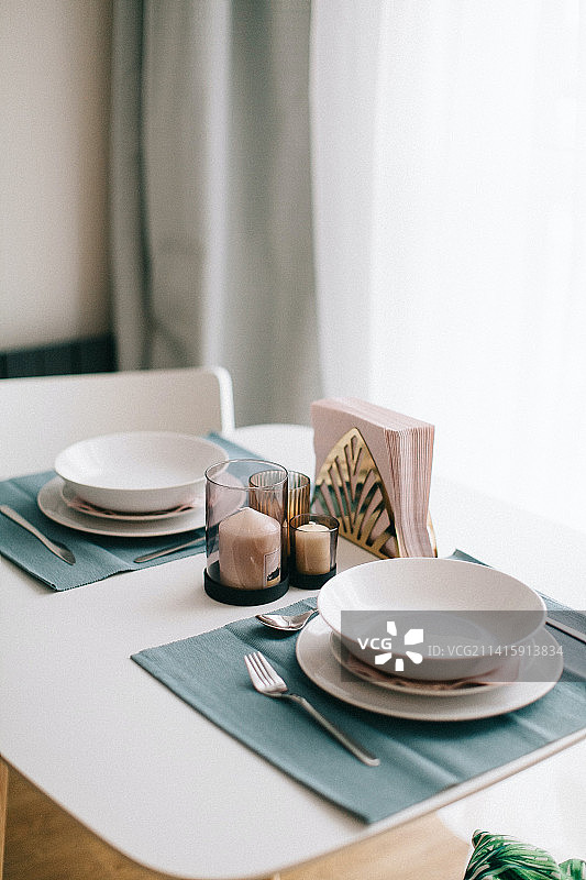 餐桌上的餐具特写，印度尼西亚图片素材