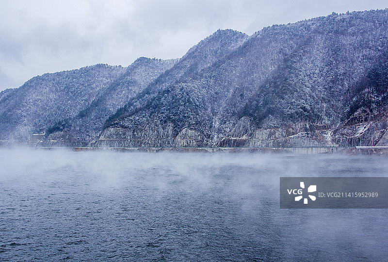 绩溪蓄能电站上水库的冬日景象图片素材