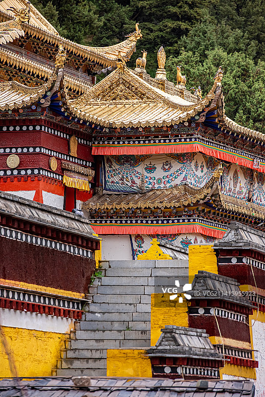 甘南川西郎木寺寺庙佛塔白龙江山脉图片素材