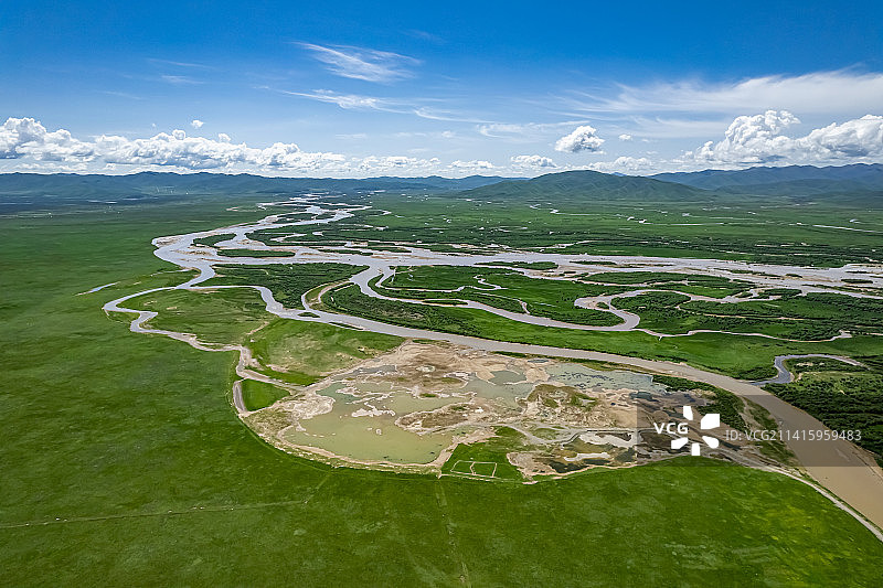甘肃甘南黄河大草原玛曲阿万仓湿地蜿蜒河流图片素材