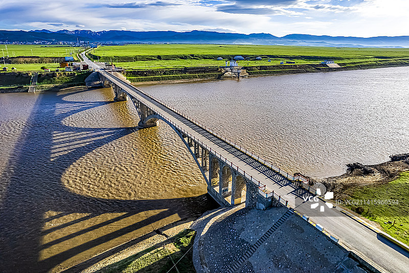 甘肃甘南州玛曲黄河大桥天下黄河第一湾图片素材