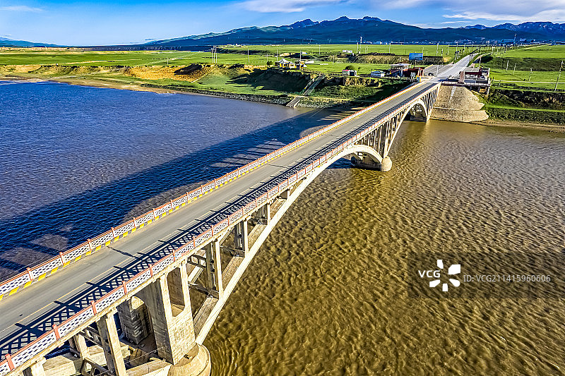 甘肃甘南州玛曲黄河大桥天下黄河第一湾图片素材